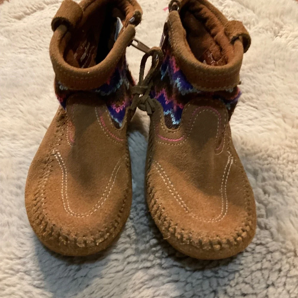 Minnetonka‎ Aspen Size 1 Bootie Leather Kids Ankle Brown Suede Kids
